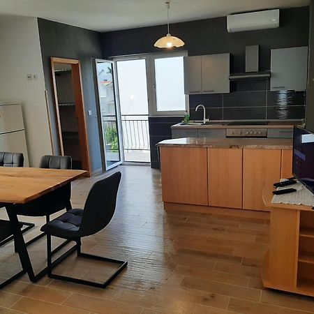 אומיס Apartments Tina חדר תמונה