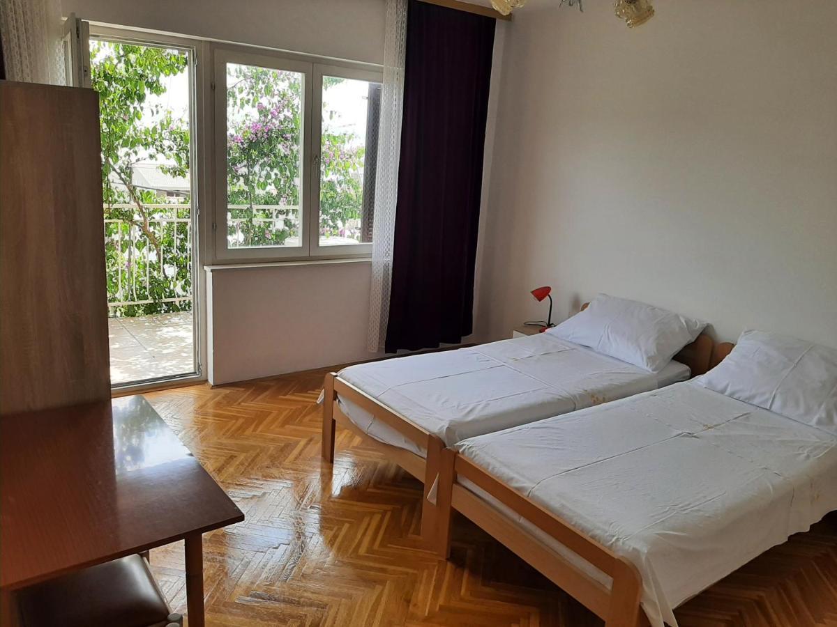 אומיס Apartments Tina מראה חיצוני תמונה