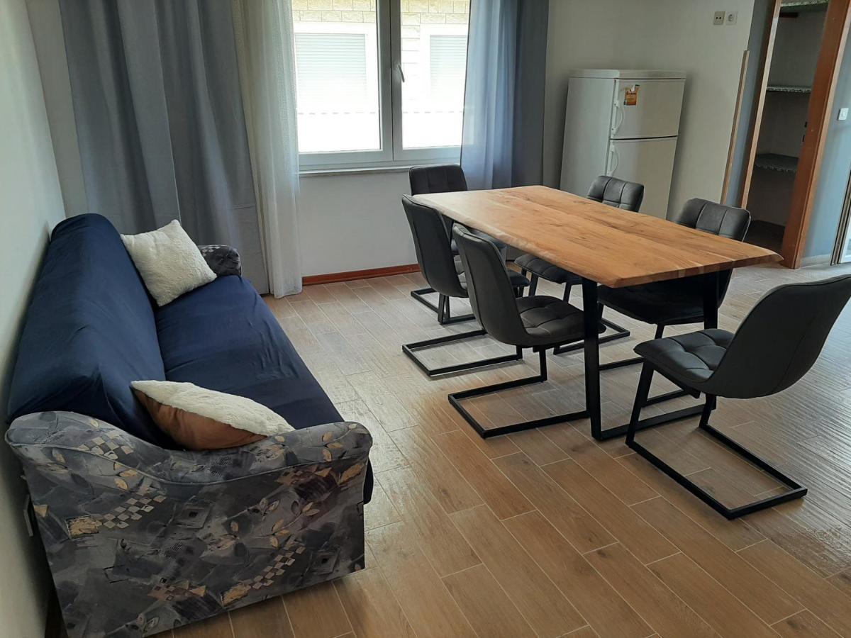 אומיס Apartments Tina מראה חיצוני תמונה