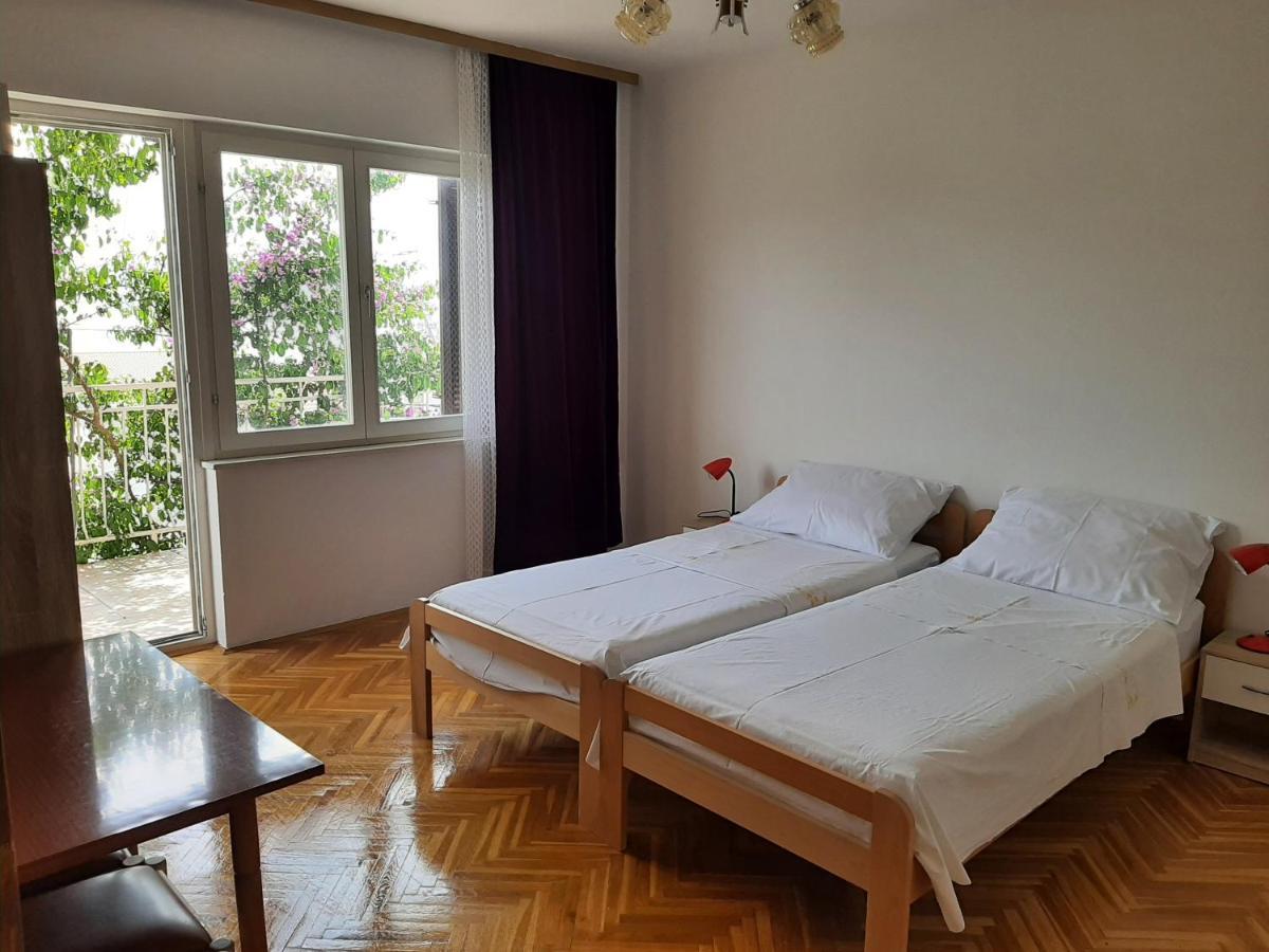 אומיס Apartments Tina מראה חיצוני תמונה