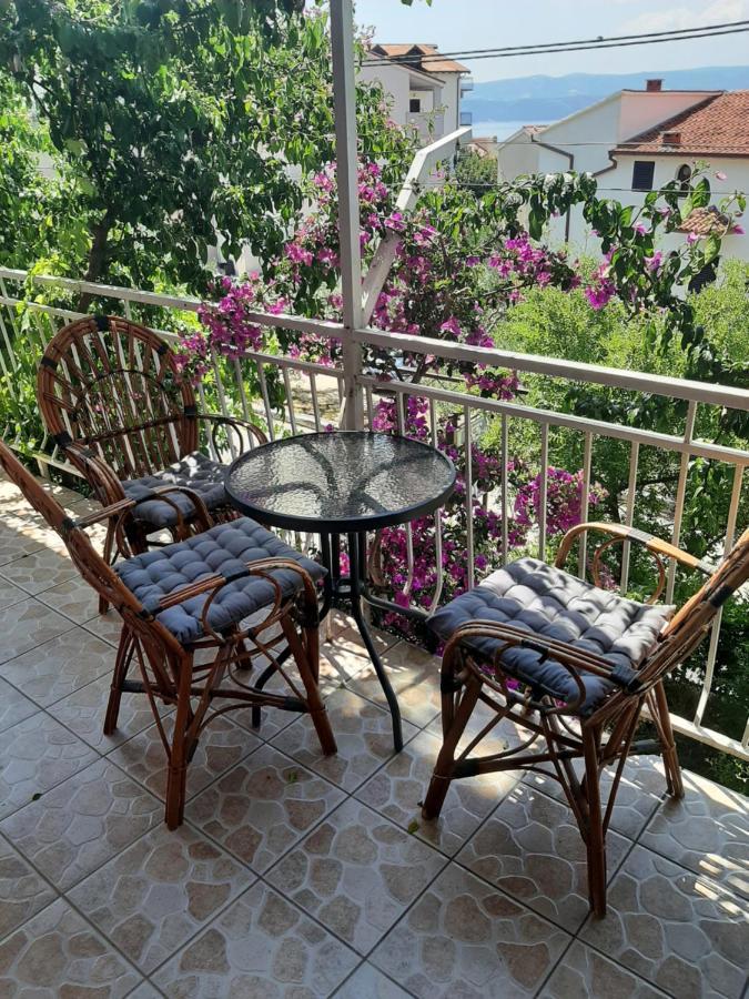 אומיס Apartments Tina מראה חיצוני תמונה