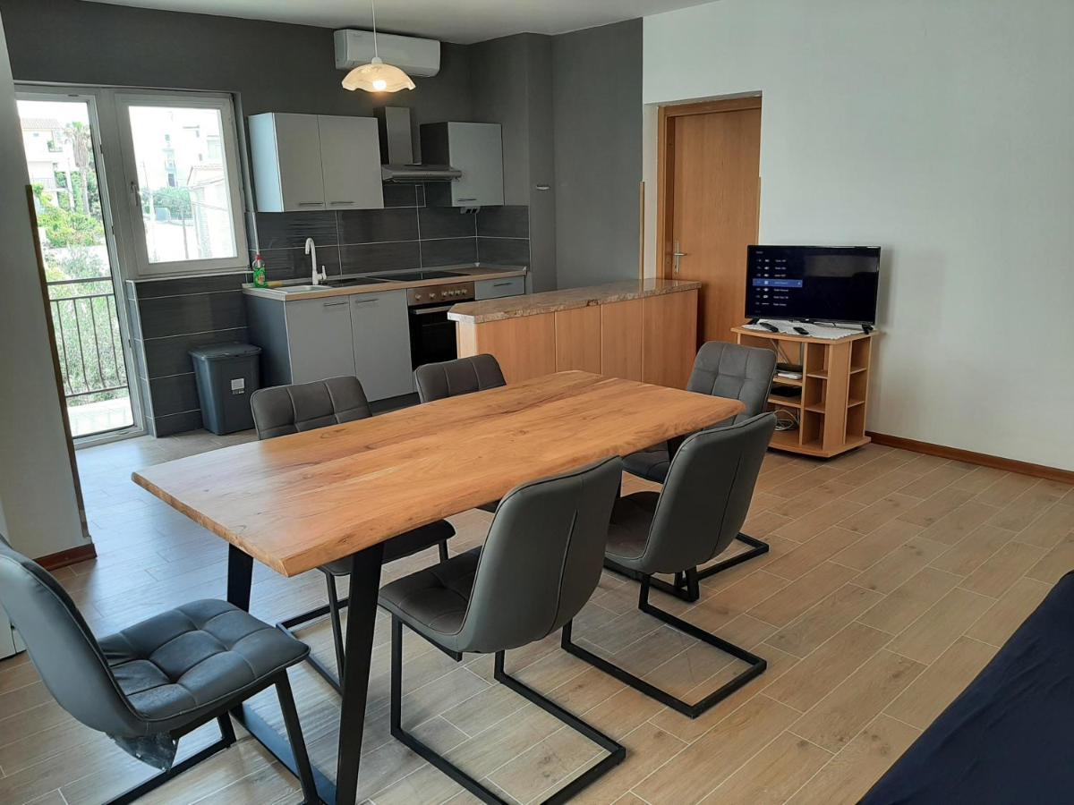 אומיס Apartments Tina מראה חיצוני תמונה