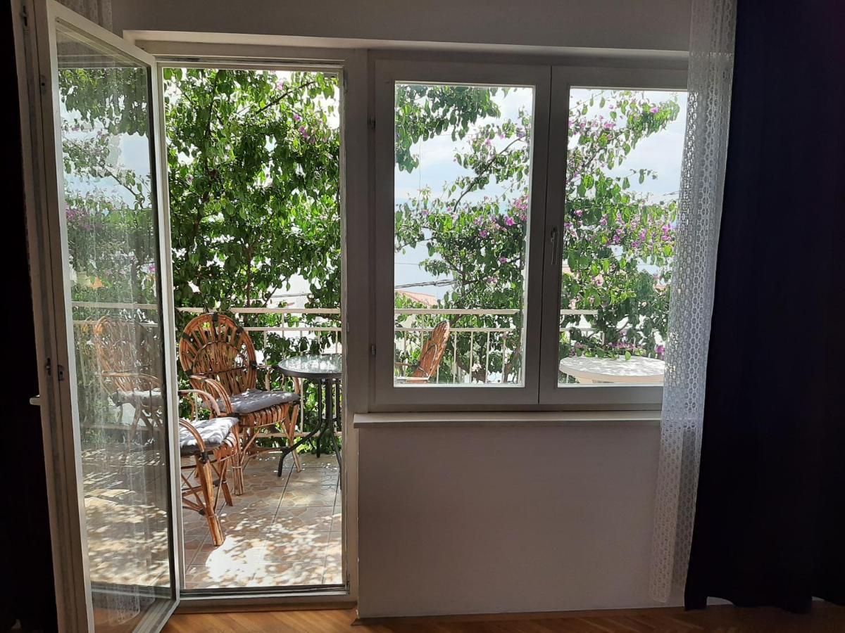 אומיס Apartments Tina מראה חיצוני תמונה