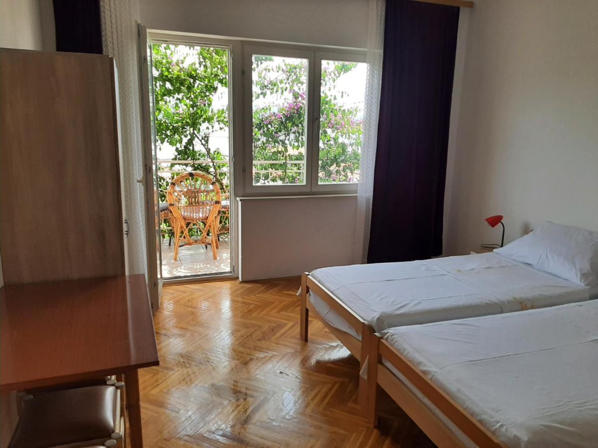אומיס Apartments Tina מראה חיצוני תמונה