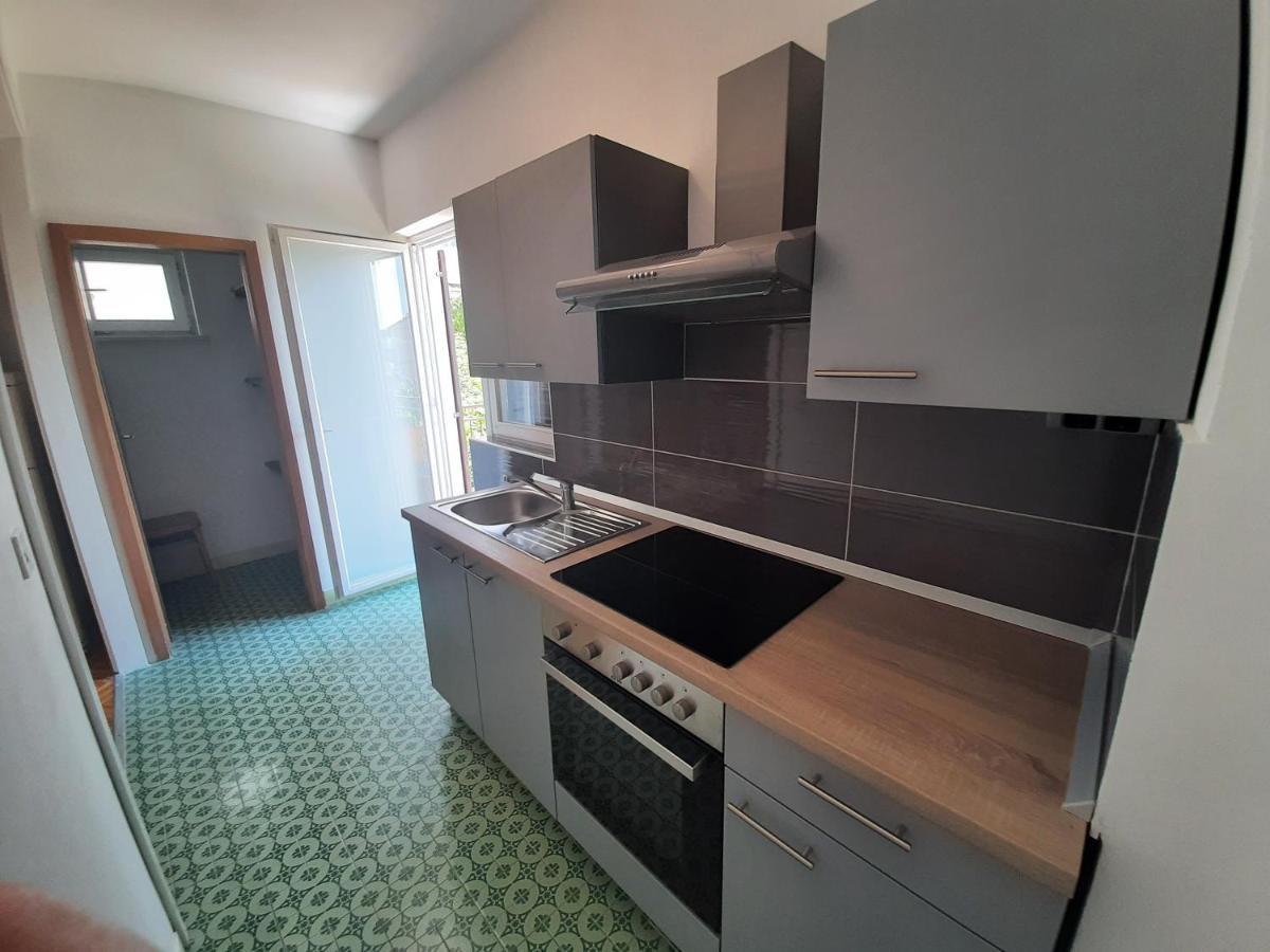 אומיס Apartments Tina מראה חיצוני תמונה