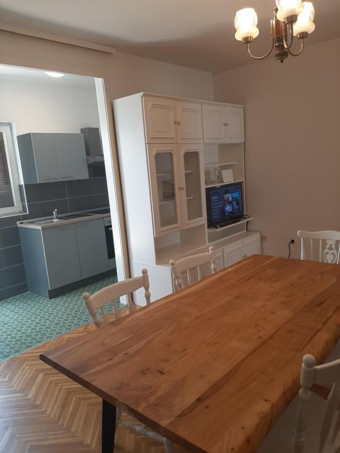 אומיס Apartments Tina מראה חיצוני תמונה